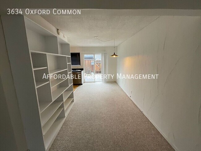 Photo - 3634 Oxford Common