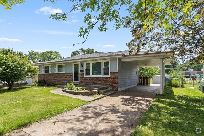 Building Photo - 26 Manor Dr Rental
