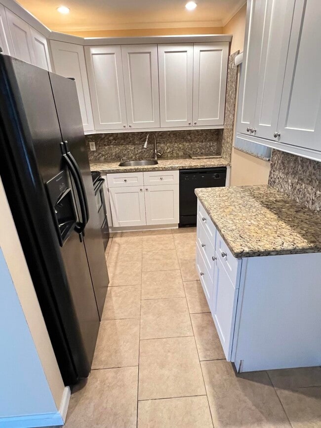 Photo - 133 Salisbury E