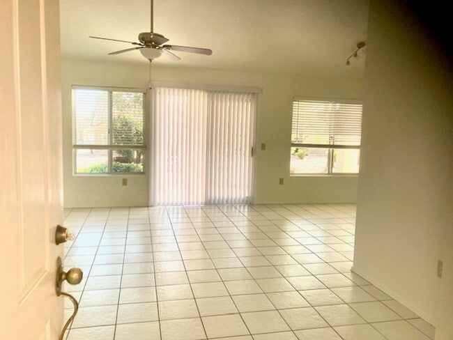 Building Photo - Newly Renovated Sun City Summerlin Home 55+