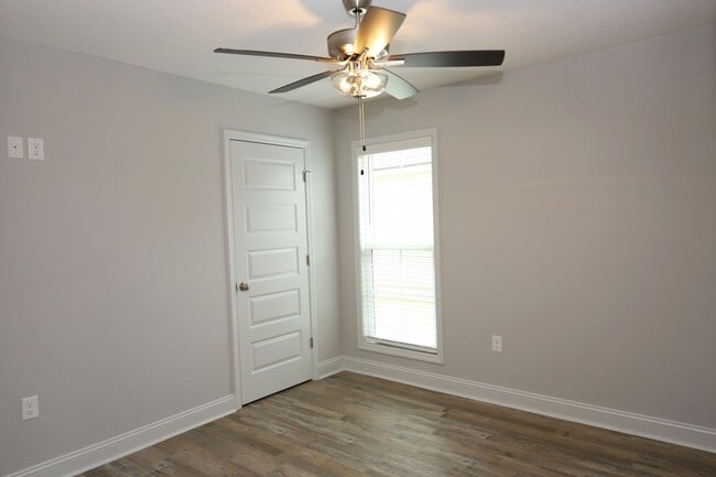 Photo - 2047 Meadow Cove Rd