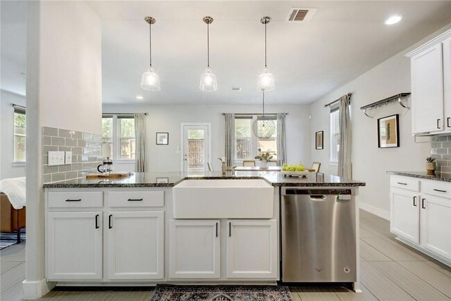 Photo - 7408 Buchholz St