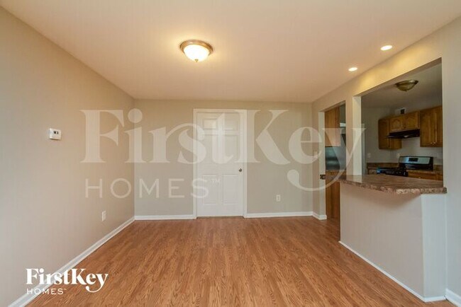 Photo - 201 W 10th St