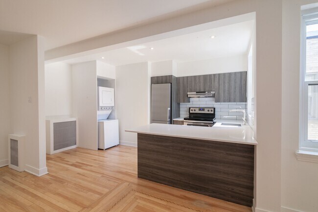 Photo - 2105 Chomedey