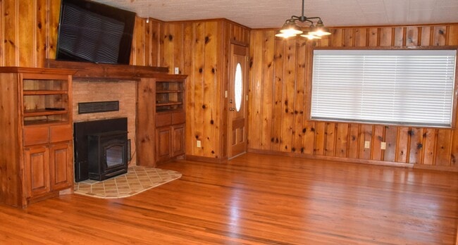 Photo - Cozy 3 Bedroom 2 Bath beautiful brick home...