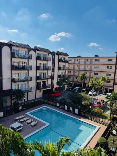 Building Photo - 1950 W 54th St Unit 302