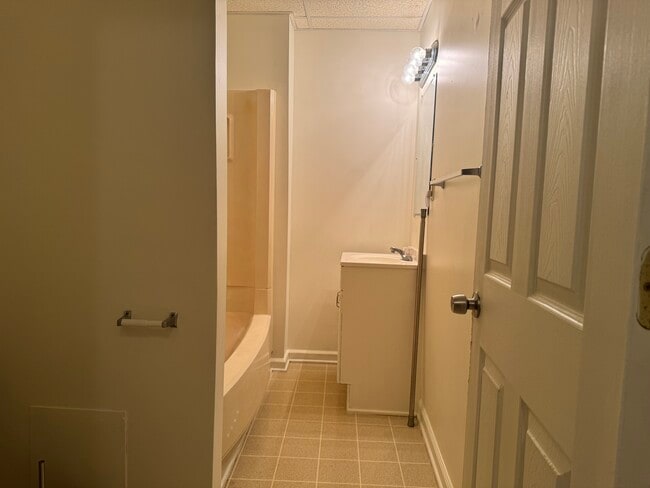 Building Photo - 1460 Dewey Ave Unit 1460 Dewey ave # 03