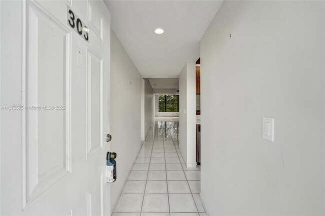 Photo - 1502 Whitehall Dr Unit 303