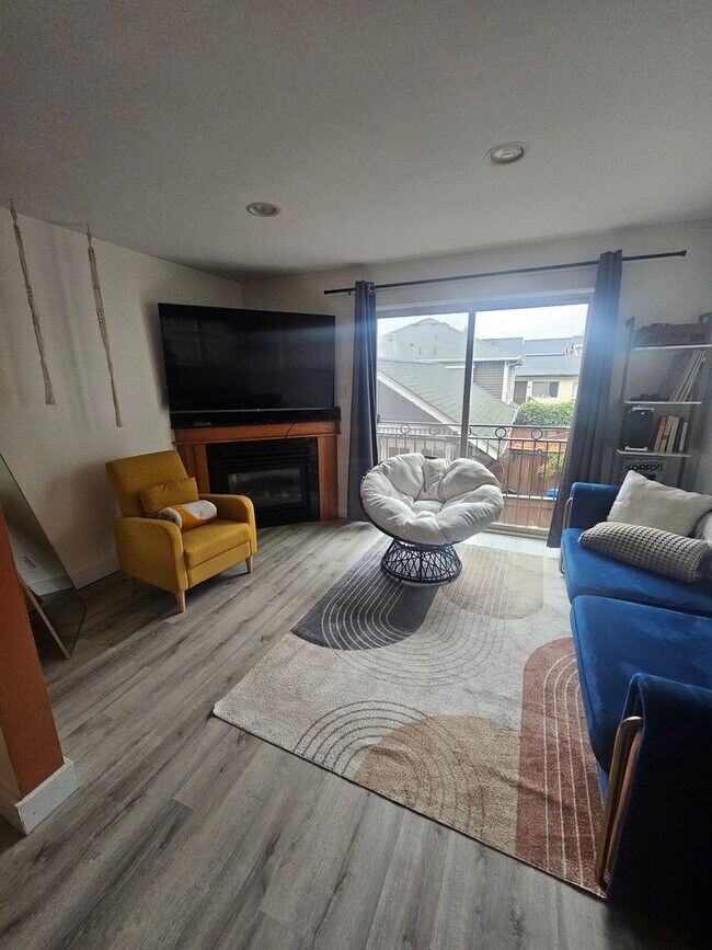 Photo - Spacious 3 Bedroom Townhome in West Seattle!