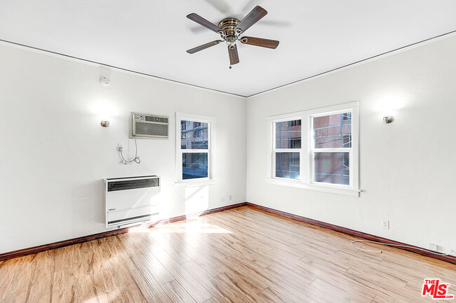 Photo - 1603 1/4 N Harvard Blvd Rental