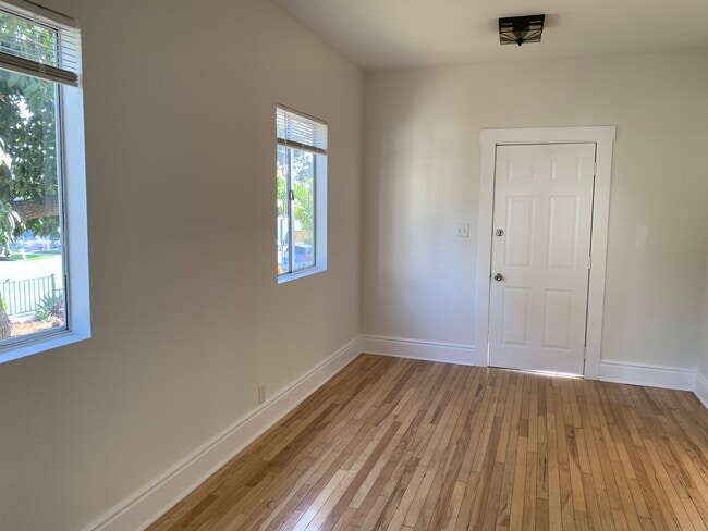 Photo - 704 N Clementine St Unit House