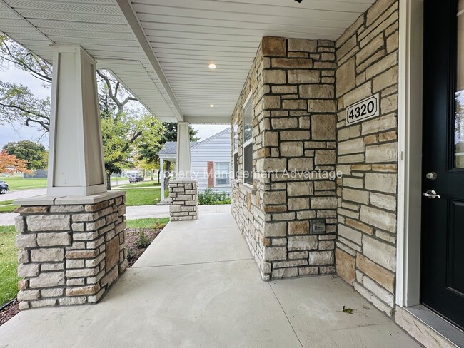 Photo - Stunning Contemporary New Build in Northwest Royal Oak