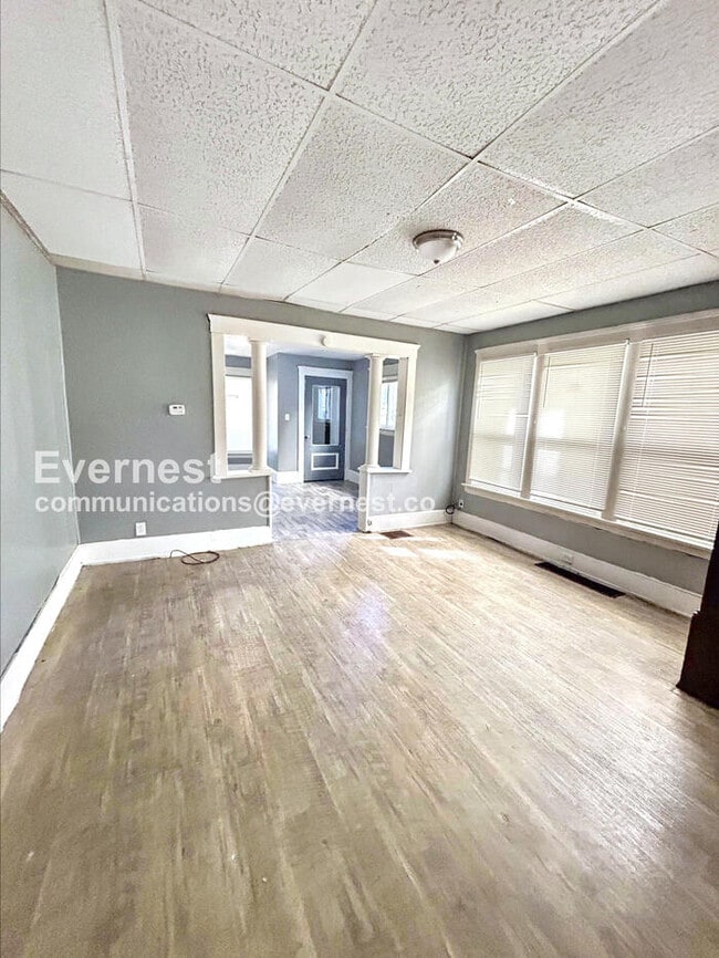 Photo - 2213 E 82nd St