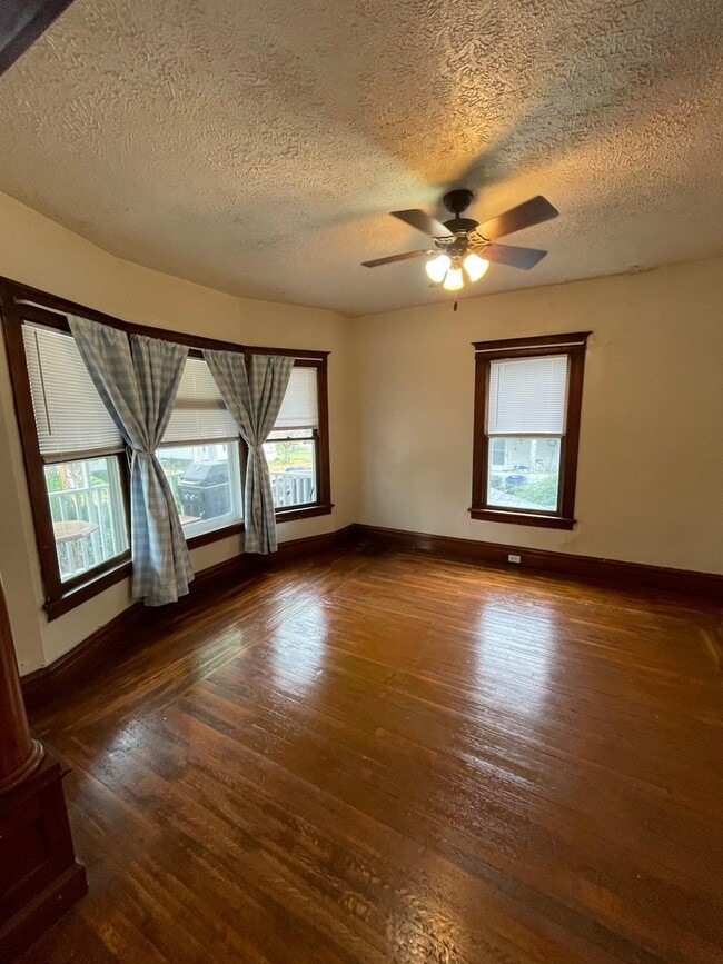 Building Photo - 1110 W Jackson St Unit 2