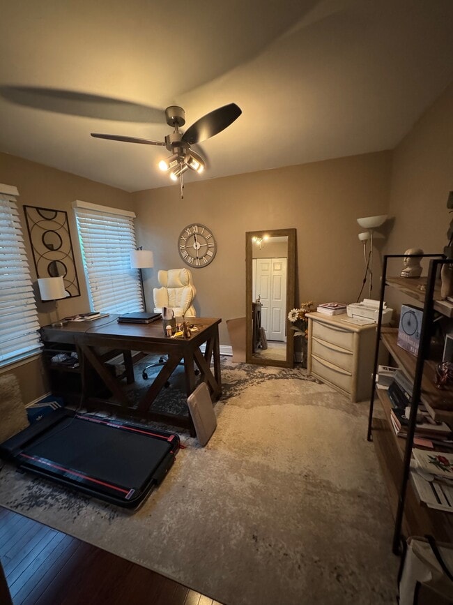 1st bedroom - 155 Stirling Ln