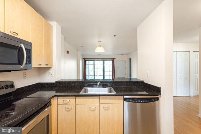 Photo - 2 Leverington Ave Unit 38