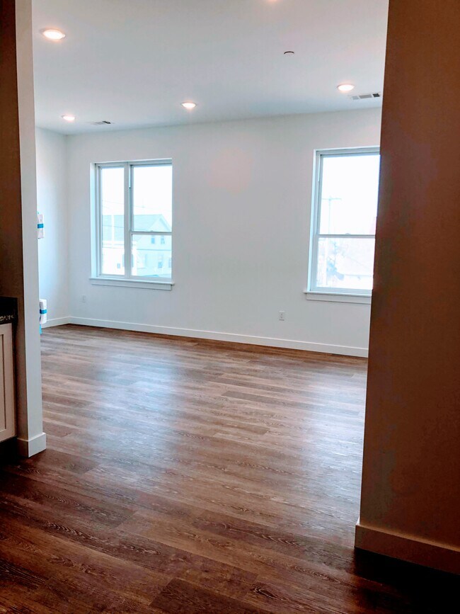 Photo - 30 Veterans Memorial Pky