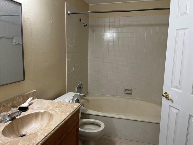 Photo - 1821 Racquet Ct