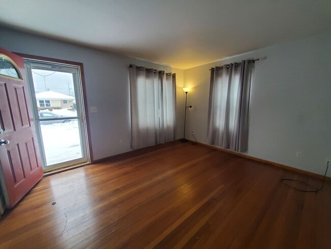 Building Photo - 2 Bedroom Single Family Ranch