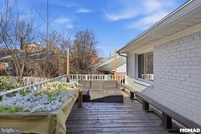 Photo - 303 Mansfield Rd