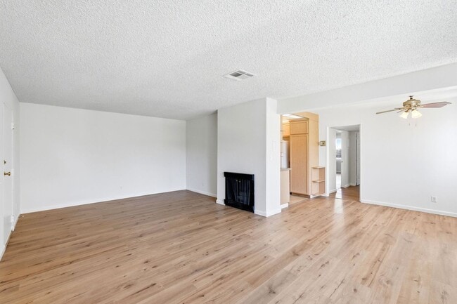 Photo - FIRST FLOOR 2BR + 2BA CONDO IN PASADENA! Unidad 101
