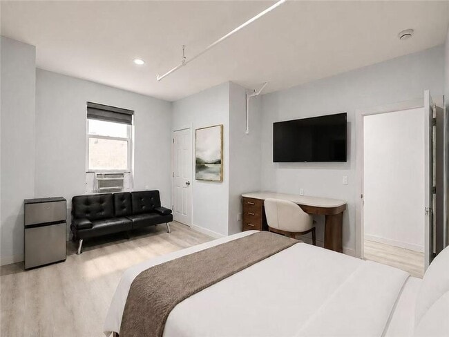 Photo - 40-36-4077 77th St Unit 204