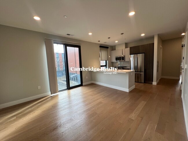 Building Photo - 18 Central St Unit TF