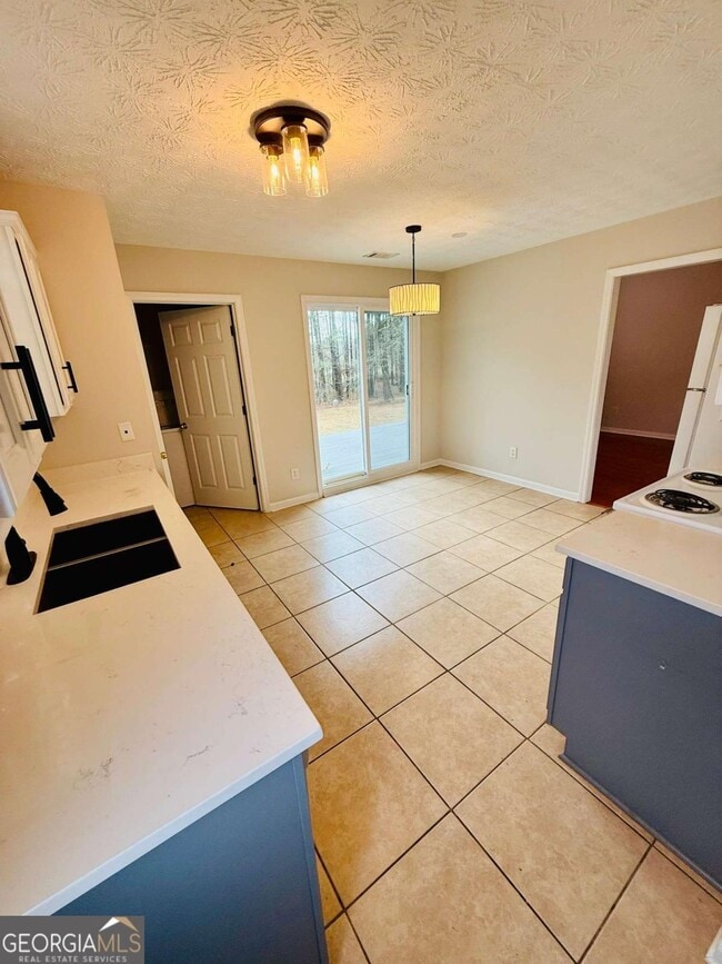 Photo - 325 Dreamland Ct