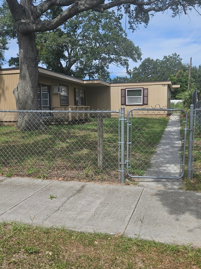 Building Photo - 1027 19th Ave S Rental