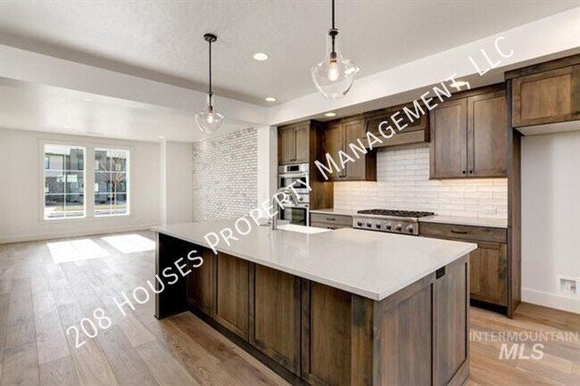 Immaculate Townhome in Harris Ranch
