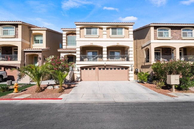 Photo - 4 bedroom home, 4 bathrooms,  with a fully self  contained casita with a 3 car garage