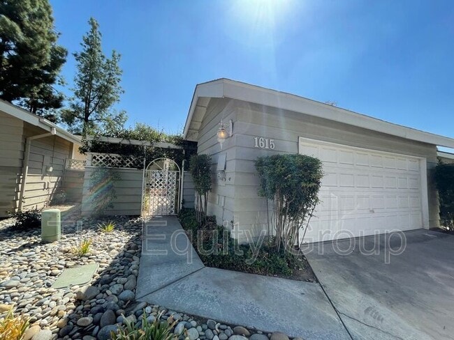 Building Photo - 1615 E Castlecrest Ave Rental