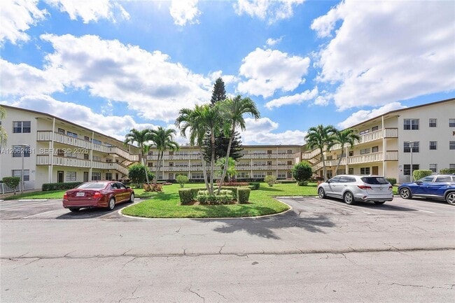 Building Photo - 559 Mansfield M Unit 559