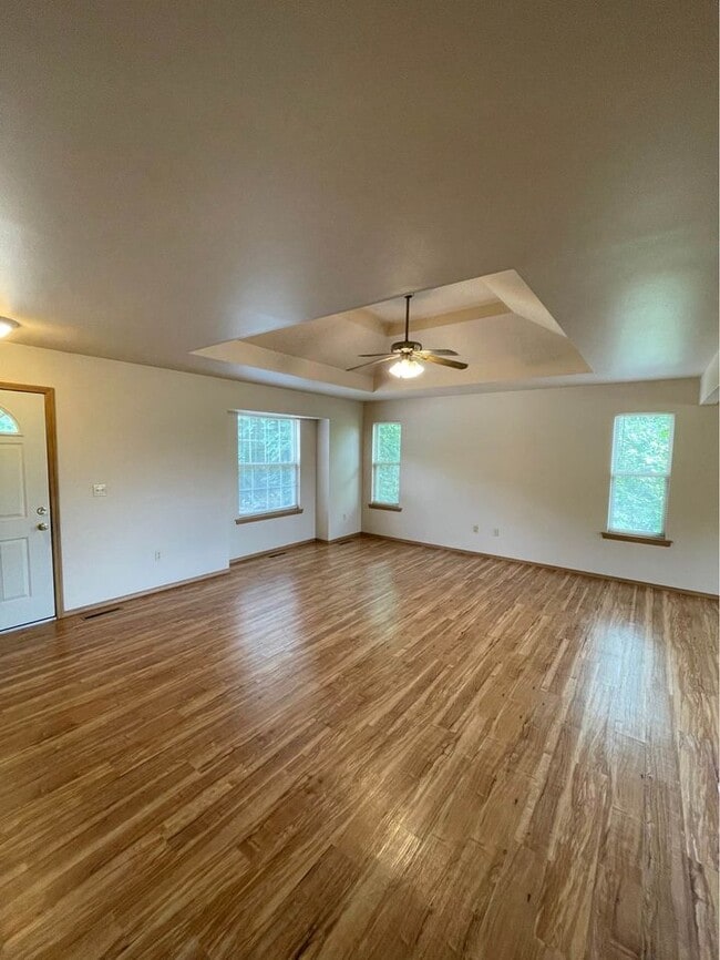 Photo - 12 Valley View Dr E