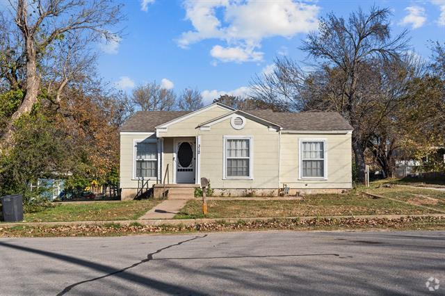 Building Photo - 312 W Weatherford St Rental