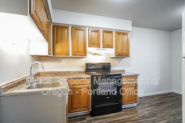 Photo - 760 Plymouth Dr NE