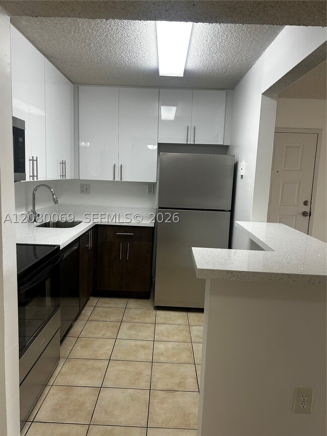 Building Photo - 7180 NW 179th St Unit 211