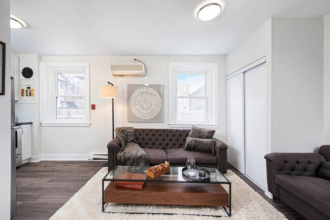 Photo - 86 Tisdale St S