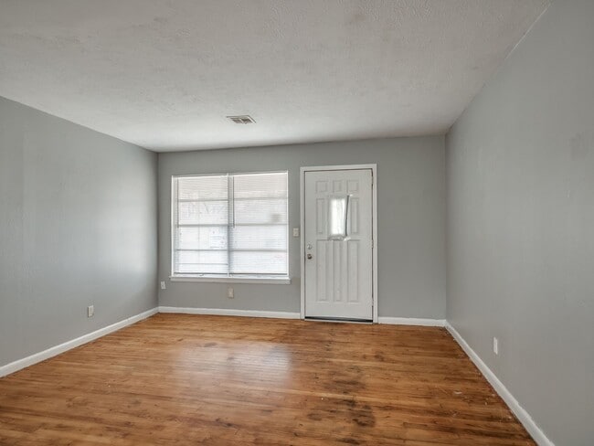 Photo - 5004 S Broadway Ave