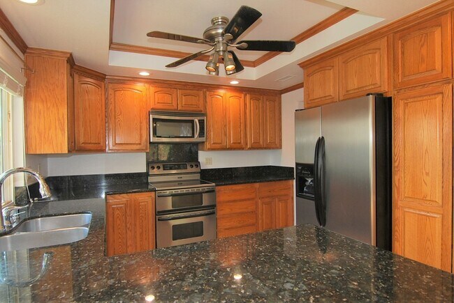 Photo - Beautiful 3-Bedroom Home with Pool, Spa & 3-Car Garage in Orange