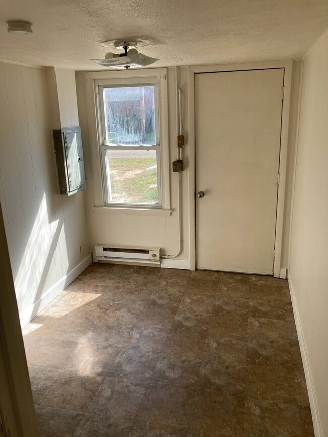 Photo - 1625 Navarre Rd SW