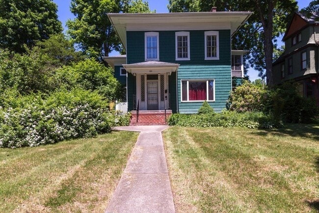 Building Photo - 314 w clinton st Rental