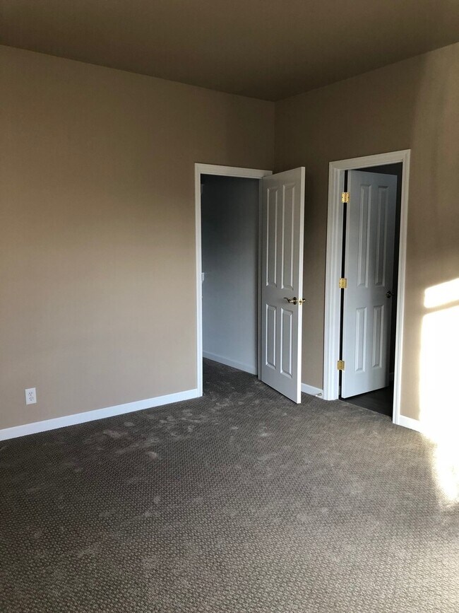 Photo - 2063/2069 Lakewind Unit 2069