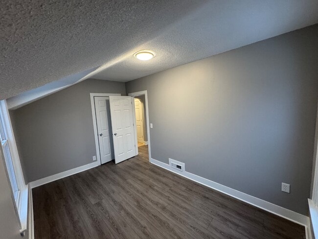 Photo - 2707 Commercial Ave