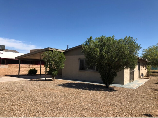 Photo - 1132 E 26th St