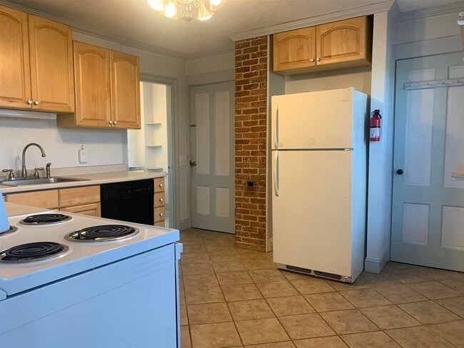Building Photo - 14 Preble St Rental