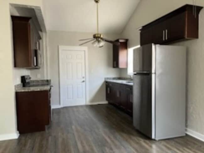 Photo - 667 W Osceola St