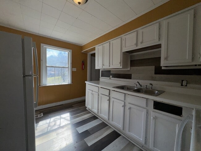 Photo - 145 E Santa Clair St