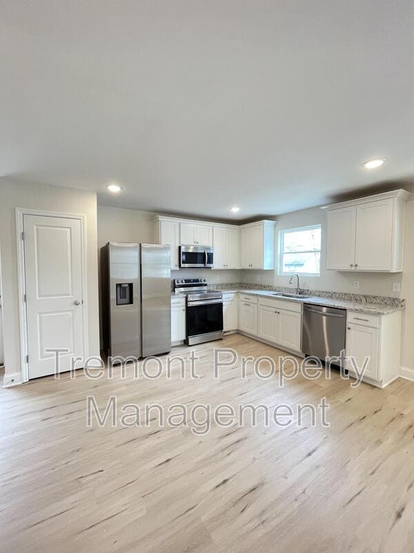 Photo - 322 W 41st St