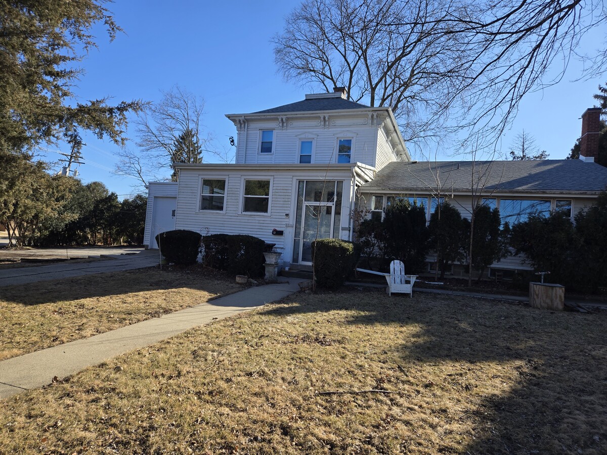 Front of the property, 1st floor, main level - 3603 Waukegan Rd Apartments Unit B